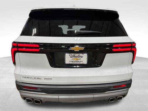 Summit White 2025 Chevrolet Traverse LT