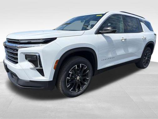 Summit White 2026 Chevrolet Traverse LT