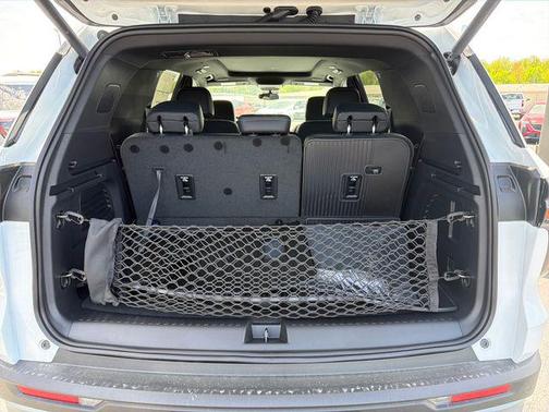 Summit White 2026 Chevrolet Traverse LT