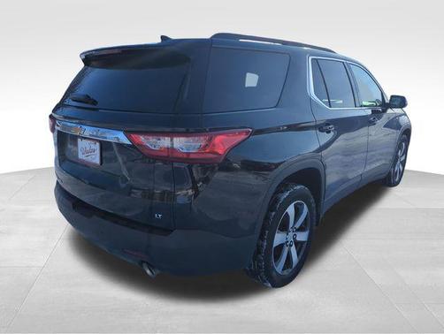 Mosaic Black Metallic 2021 Chevrolet Traverse LT Leather