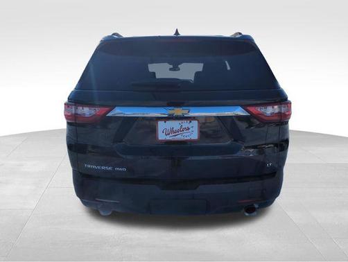 Mosaic Black Metallic 2021 Chevrolet Traverse LT Leather