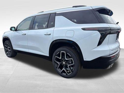 Polar White Tricoat 2026 Chevrolet Traverse High Country