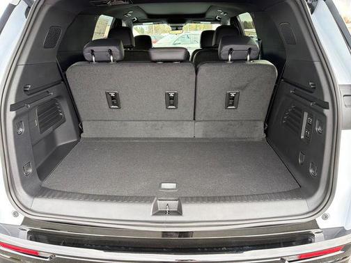 Polar White Tricoat 2026 Chevrolet Traverse High Country