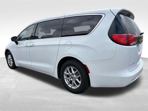 Bright White Clearcoat 2023 Chrysler Voyager LX