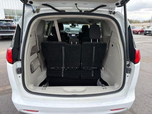 Bright White Clearcoat 2023 Chrysler Voyager LX