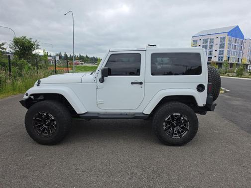 Bright White Clearcoat 2017 Jeep Wrangler Sahara