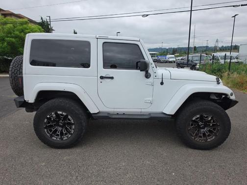 Bright White Clearcoat 2017 Jeep Wrangler Sahara