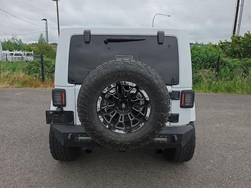 Bright White Clearcoat 2017 Jeep Wrangler Sahara