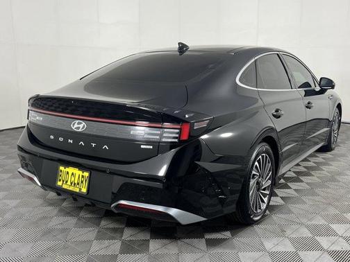 2024 Hyundai SONATA Hybrid Limited