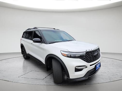 White Metallic 2024 Ford Explorer ST