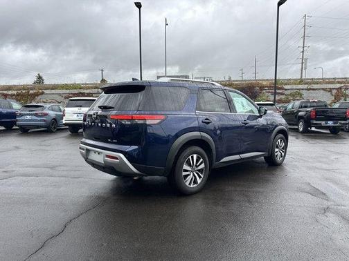 2023 Nissan Pathfinder SL