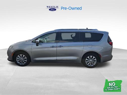Billet Silver Metallic Clearcoat 2018 Chrysler Pacifica Touring-L