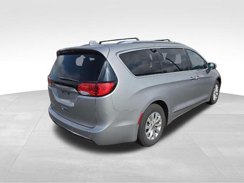 Billet Silver Metallic Clearcoat 2018 Chrysler Pacifica Touring-L
