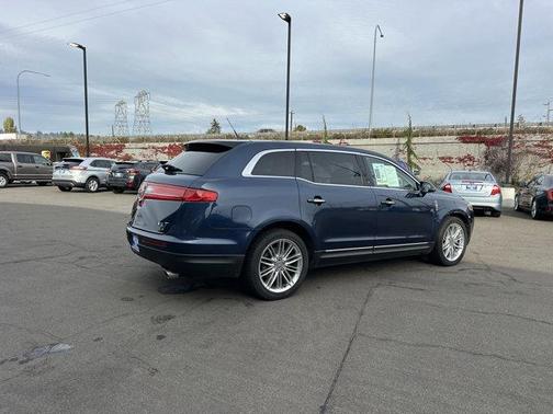 2017 Lincoln MKT Elite