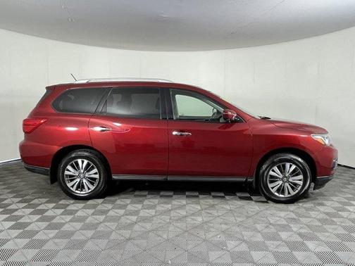 2018 Nissan Pathfinder SL