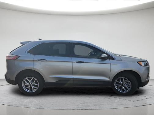 Iconic Silver Metallic 2023 Ford Edge SEL
