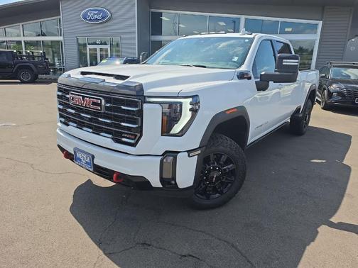 Summit White 2024 GMC Sierra 2500 AT4