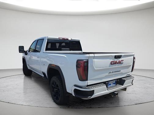 Summit White 2024 GMC Sierra 2500 AT4