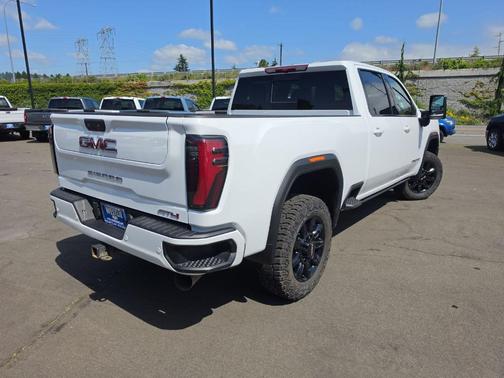 Summit White 2024 GMC Sierra 2500 AT4