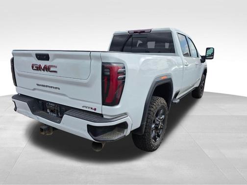 Summit White 2024 GMC Sierra 2500 AT4