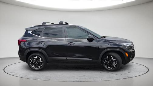 Fusion Orange 2025 Kia Seltos EX