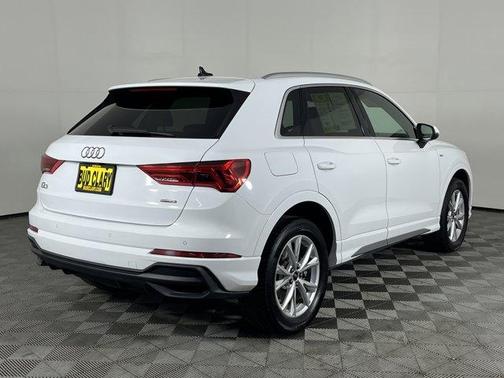 2024 Audi Q3 45 S line Premium