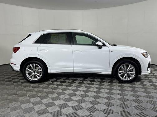 2024 Audi Q3 45 S line Premium