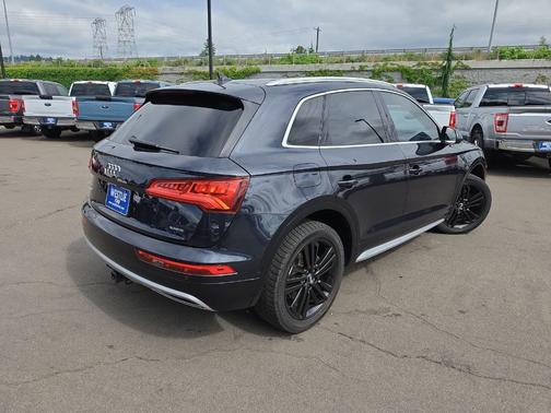 Moonlight Blue Metallic 2020 Audi Q5 45 Prestige