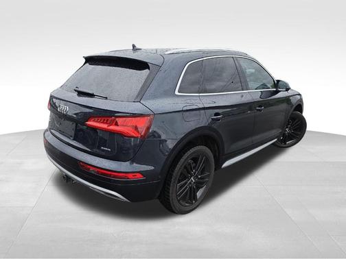Moonlight Blue Metallic 2020 Audi Q5 45 Prestige