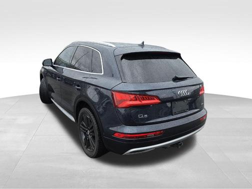 Moonlight Blue Metallic 2020 Audi Q5 45 Prestige