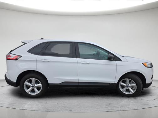 Oxford White 2022 Ford Edge SE