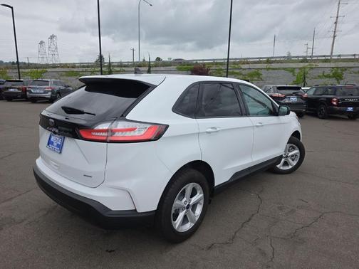 Oxford White 2022 Ford Edge SE