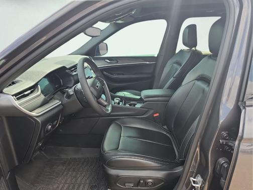 Metallic 2025 Jeep Grand Cherokee Limited