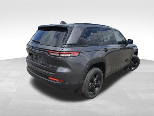 Metallic 2025 Jeep Grand Cherokee Limited