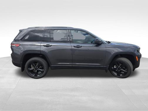 Metallic 2025 Jeep Grand Cherokee Limited
