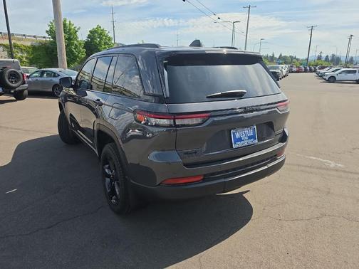 Metallic 2025 Jeep Grand Cherokee Limited