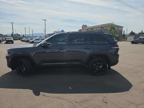 Metallic 2025 Jeep Grand Cherokee Limited