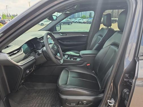 Metallic 2025 Jeep Grand Cherokee Limited