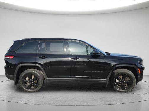 Diamond Black 2023 Jeep Grand Cherokee Altitude