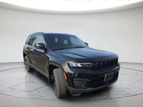 Diamond Black 2023 Jeep Grand Cherokee Altitude