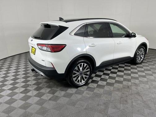 2022 Ford Escape Titanium Hybrid