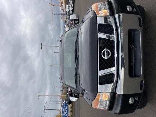 2010 Nissan Titan LE