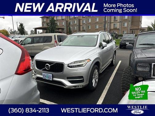 2016 Volvo XC90 T6 Momentum