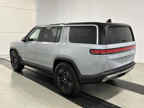 2022 Rivian R1S Launch Edition