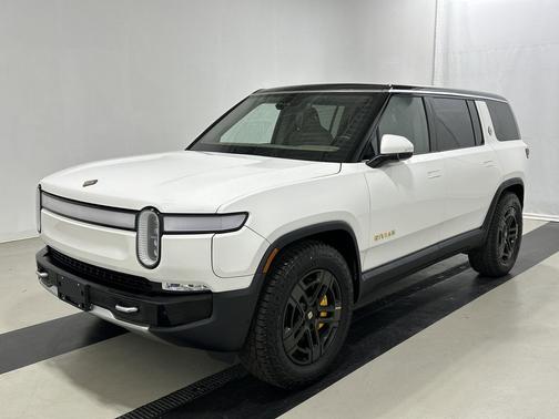 2023 Rivian R1S Adventure