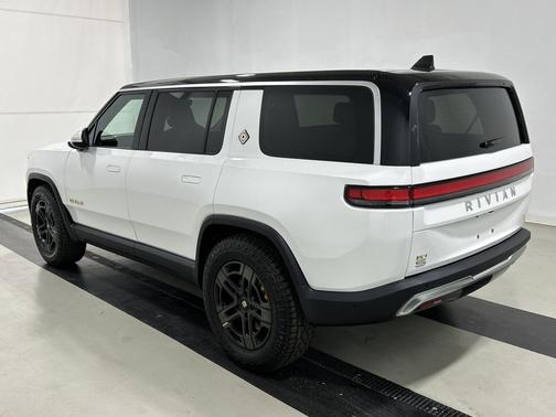 2023 Rivian R1S Adventure