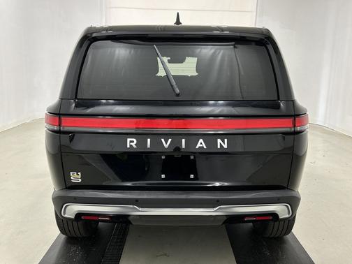 2023 Rivian R1S Adventure