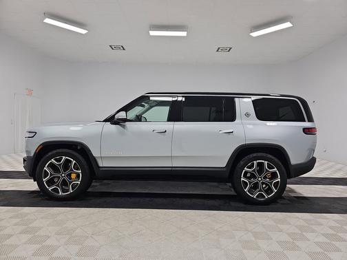 2023 Rivian R1S Adventure