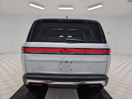 2023 Rivian R1S Adventure
