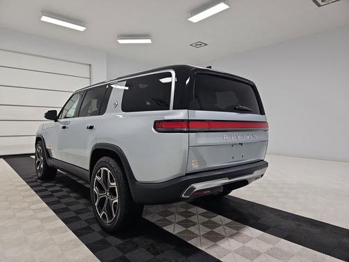 2023 Rivian R1S Adventure